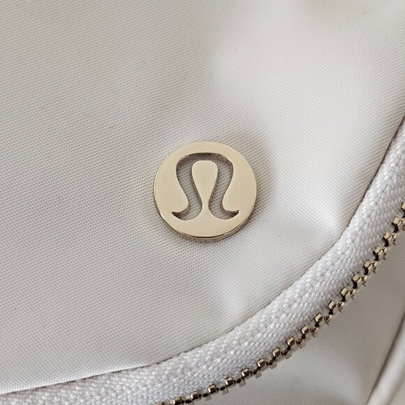 NWT LULULEMON LTIV/GOLD Light Ivory Gold All Night Festival Bag Small 2L - Picture 7 of 14
